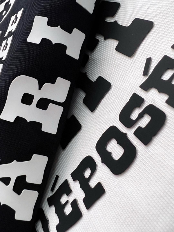 ブランドTシャツ側面デザイン